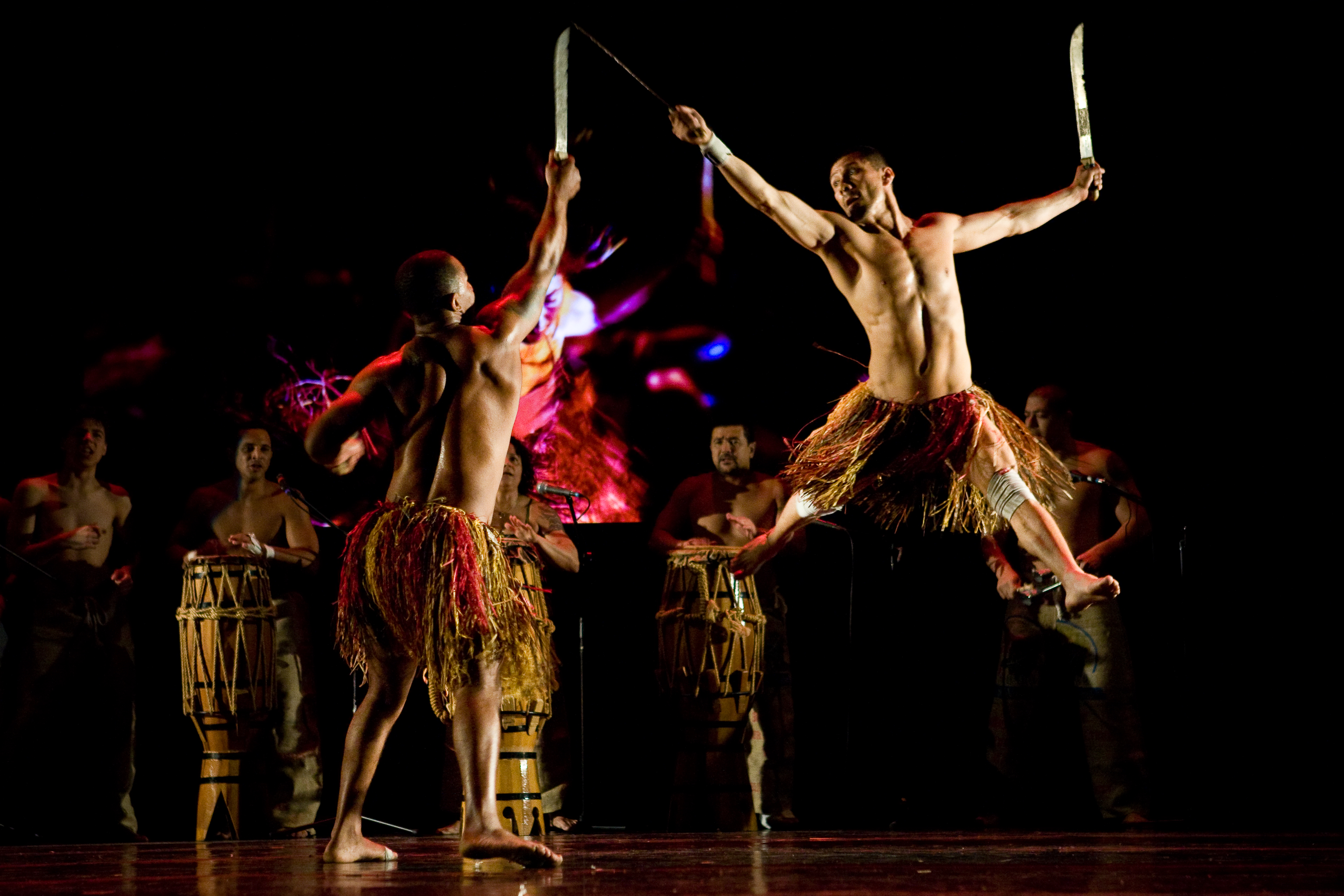 Танец восемь букв. Танец восемь букв. Парные танцы. Капоэйра бабушкинская. Танец восемь букв.